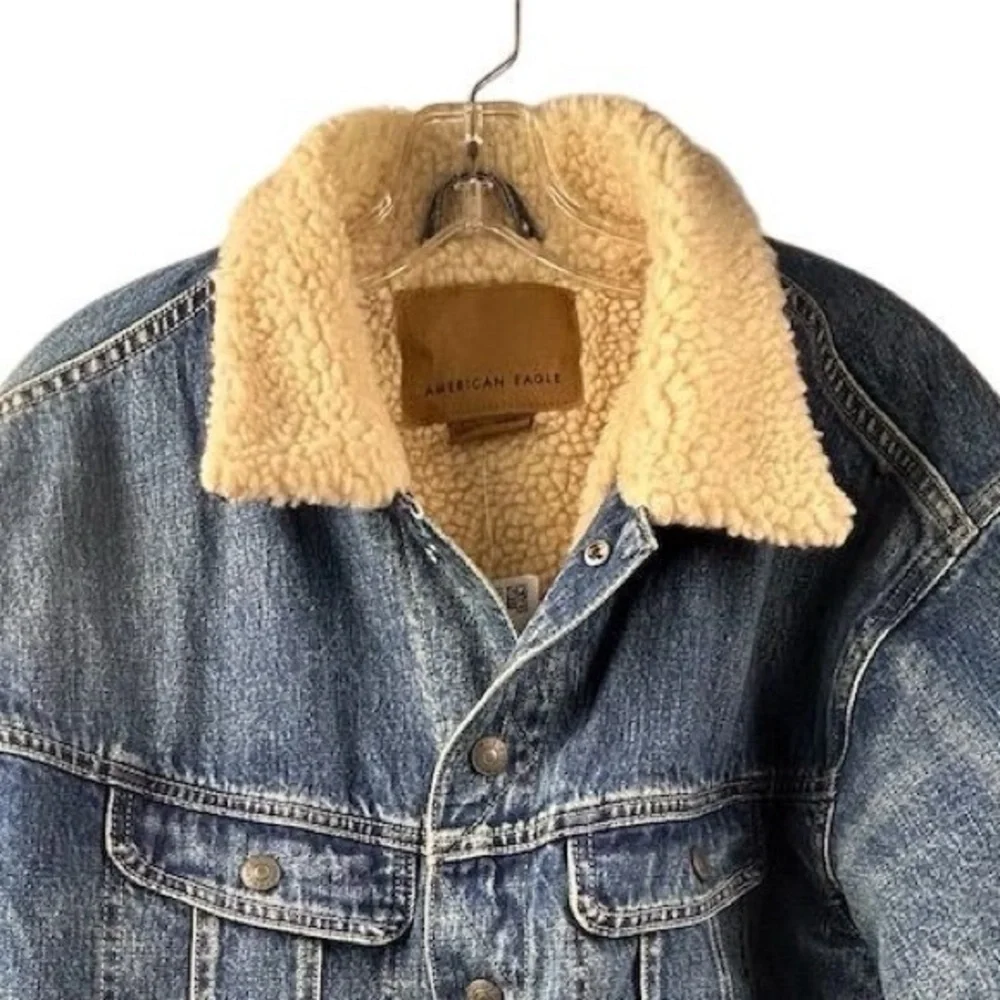 American Eagle Men's Sherpa Lined Denim Trucker Jacket Blue‎ Size M